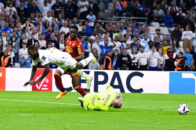 Paul BERNARDONI ( 1 - Angers ) - Nuno TAVARES ( 30 - Olympique Marseille ) - BAMBA Abdoulaye ( 25 - Angers ) - FOOTBALL : Marseille vs Angers - Ligue 1 - 14 05 2023 FedericoPestellini Panoramic 