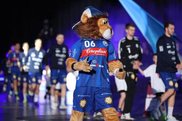 GER, LIQUI MOLY HBL, Bergischer HC vs. Fuechse Berlin 14.05.2023, Mitsubishi Electric HALLE, Duesseldorf, GER, LIQUI MOLY HBL, Bergischer HC vs. Fuechse Berlin , im Bild: BHC laeuft ein Maskottchen BERGI,