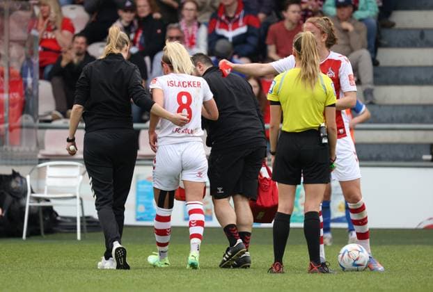 Mandy Islacker (Köln) verlässt den Platz, 1. FC Köln - SV Meppen, Flyeralarm Frauen Bundesliga, 20. Spieltag, Köln, Deutschland, 14.05.2023.