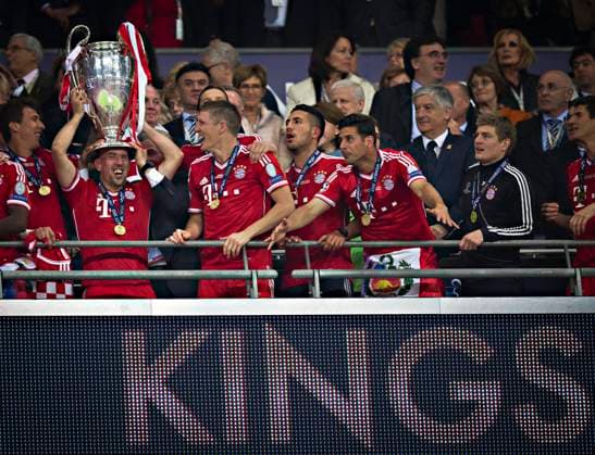 London, 25.05.2013, Wembley Franck Ribery (FCB) mit Pokal Borussia Dortmund - FC Bayern München Champions League Finale der Herren