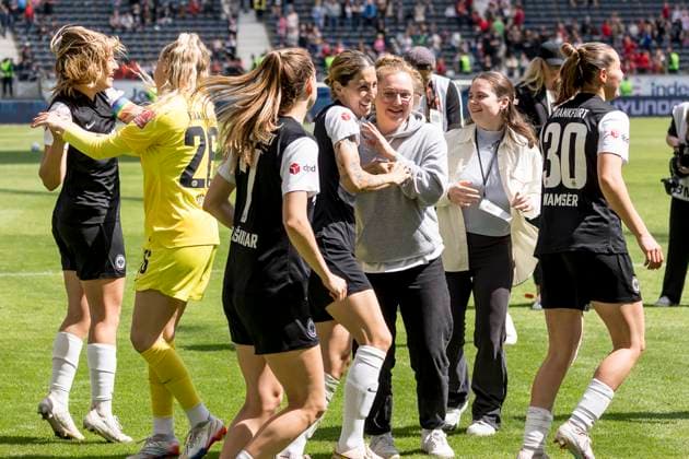 1. Frauen Bundesliga: Eintracht Frankfurt - VfL WOlfsburg Lara Prasnikar (Eintracht Frankfurt 7) & Sara Doorsoun (Eintracht Frankfurt 33) & Madeleine Steck (Eintracht Frankfurt 12) & Carlotta Wamser (Eintracht Frankfurt 30), Eintracht Frankfurt - VfL Wolfsburg, Frankfurt, Deutsche Bank Park, 14.5.2023 Copyright: xBEAUTIFULxSPORTS Gawlikx