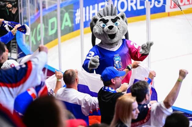 Spiky the Hedgehog, the official mascot of the championship, in action during the IIHF Ice hockey, Eishockey World Championship, WM, Weltmeisterschaft Group B match Slovakia vs Canada, on May 15, 2023, in Riga, Latvia. (CTKxPhoto DavidxTanecek) CTKPhotoP2023051505410  CTKPhotoP2023051505410