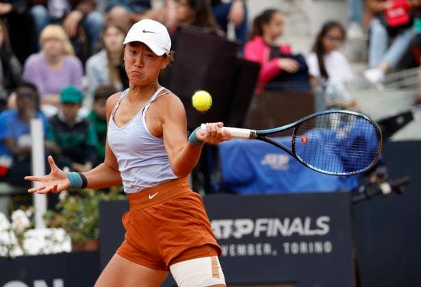 (230515) -- ROME, May 15, 2023 -- Wang Xiyu of China hits a return during the round of 16 match between Zheng Qinwen of China and her compatriot Wang Xiyu at the WTA, Tennis Damen Italian Open in Rome, Italy, May 15, 2023. (Str Xinhua) (SP)ITALY-ROME-TENNIS-WTA 1000-ROUND OF 16 XinxHuashefa 