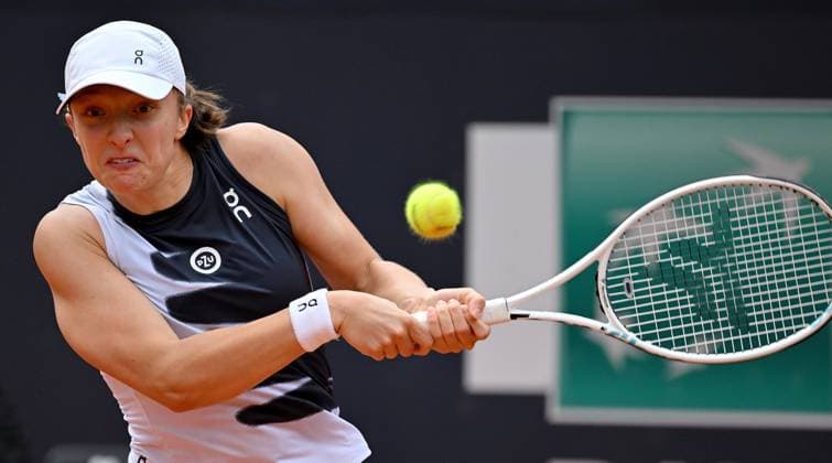 May 16, 2023, ROME: Iga Swiatek of Poland in action during her women s singles fourth round match against Donna Vekic of Croatia (not pictured) at the Italian Open tennis tournament in Rome, Italy, 16 May 2023. ANSA ETTORE FERRARI ROME - ZUMAa110 20230516_zaf_a110_056 Copyright: xEttorexFerrarix