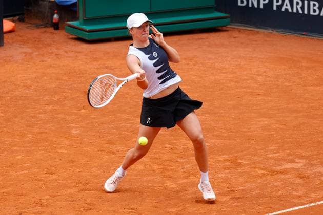 May 16, 2023, Rome, Naples, Italy: Iga Swkiatek (POL) against DonnaVekic (CRO) during the round of 16 match of ATP, Tennis Herren 1000 in Rome , Italy, 16 May 2023 Rome Italy - ZUMAl131 20230516_zsp_l131_037 Copyright: xCiroxDexLucax