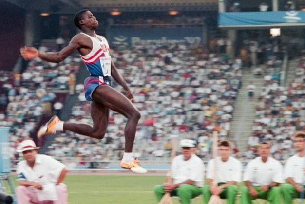 Archivbilder der Woche SPORT KW20 Barcelona, Spain. American athlete Carl Lewis wins the gold medal in the long jump final event during the 1992 Summer Olympics with the total score of 8,67 metres at the Olympic Stadium. Alexander Chumichev TASS  17732408