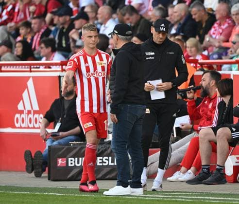Fussball, Herren, Saison 2022 2023, 1. Bundesliga (32. Spieltag), 1. FC Union Berlin - SC Freiburg (4:2), v. l. Andras Schäfer (1. FC Union), Trainer Urs Fischer (1. FC Union), Co-Trainer Markus Hoffmann (1. FC Union), 13.05.2023, Copyright: xMatthiasxKochx