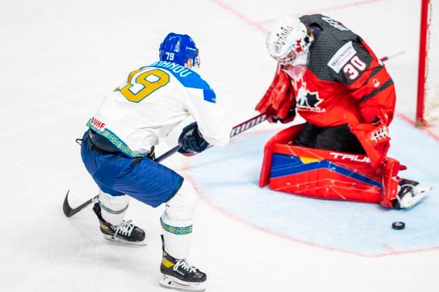 RIGA, LATVIA - MAY 17: Mikhail Rakhmanov of Kazakhstan (L) against goalkeeper Joel Hofer of Canada (R) during the 2023 IIHF Ice hockey, Eishockey World Championship, WM, Weltmeisterschaft Finland - Latvia game between Canada and Kazakhstan at Arena Riga on May 17, 2023 in Riga, Latvia. Riga Arena Riga Latvia Copyright: xJustPictures.ch JarixPestelaccix