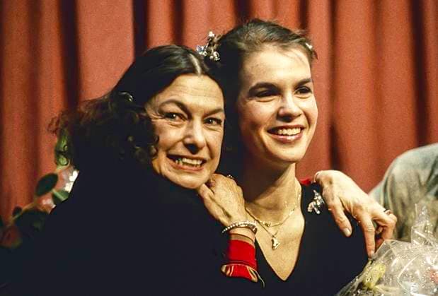Archivbilder der Woche SPORT KW20 RECORD DATE NOT STATED Figure skating, Eiskunstlauf Katerina Witt Katerina Witt (GDR) with coach Jutta Müller at the 1986 World Figure Skating Championships. Geneva Patinoire des Vernets Switzerland Copyright: xPaulxJ.xSutton DUOMO PCNx FG0101 001765-2