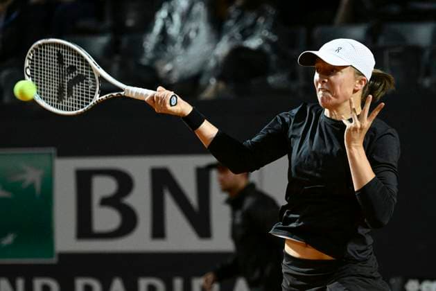 Photo Fabrizio Corradetti LaPresse May 17 2023 Rome, Italy Tennis Internazionali BNL d Italia 2023 Iga & x15a;wi& x105;tek (POL) vs Elen& x105; Rybakina (KAZ) In the pic: Iga & x15a;wi& x105;tek (POL) Foto Fabrizio Corradetti LaPresse 17 Maggio 2023 Roma, Italia Sport Tennis Internazionali BNL d Italia 2023 Iga & x15a;wi& x105;tek (POL) vs Elen& x105; Rybakina (KAZ) Nella foto: Iga & x15a;wi& x105;tek (POL) Photo Fabrizio Corradetti LaPresse May 17 2023 Rome, Italy Sport Tennis Internazionali BNL d Italia 2023 Iga & x15a;wi& x105;tek (POL) vs Elen& x105; Rybakina (KAZ) In the pic: Iga & x15a;wi& x105;tek (POL)  Copyright: xFabrizioxCorradettix xLaPressex