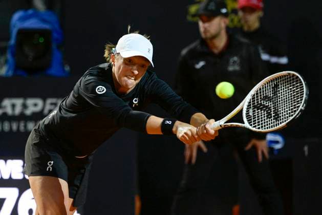 Photo Fabrizio Corradetti LaPresse May 17 2023 Rome, Italy Tennis Internazionali BNL d Italia 2023 Iga & x15a;wi& x105;tek (POL) vs Elen& x105; Rybakina (KAZ) In the pic: Iga & x15a;wi& x105;tek (POL) Foto Fabrizio Corradetti LaPresse 17 Maggio 2023 Roma, Italia Sport Tennis Internazionali BNL d Italia 2023 Iga & x15a;wi& x105;tek (POL) vs Elen& x105; Rybakina (KAZ) Nella foto: Iga & x15a;wi& x105;tek (POL) Photo Fabrizio Corradetti LaPresse May 17 2023 Rome, Italy Sport Tennis Internazionali BNL d Italia 2023 Iga & x15a;wi& x105;tek (POL) vs Elen& x105; Rybakina (KAZ) In the pic: Iga & x15a;wi& x105;tek (POL)  Copyright: xFabrizioxCorradettix xLaPressex
