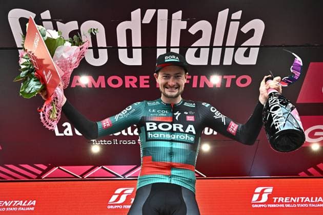 Sport Themen der Woche KW20 Sport Bilder des Tages May 18, 2023, RIVOLI, ITALY: German rider Nico Denz of Bora - Hansgrohe team celebrates on the podium after winning the twelveth stage of the 2023 Giro d Italia cycling race over 179 km from Bra to Rivoli, Italy, 18 May 2023. ANSA LUCA ZENNARO Giro d Italia - 12th stage  - ZUMAa110 20230518_zaf_a110_042 Copyright: xZenx