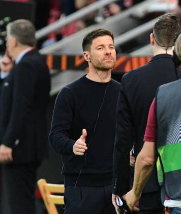 18.05.2023; Leverkusen; Fussball, Herren, Europa-League, Halbfinale, Saison 2022 2023, Bayer 04 Leverkusen vs. AS Rom Daumen hoch bei Xabi Alonso (Trainer Leverkusen) DFL regulations prohibit any use of photographs as image sequences and or quasi-video. BayArena NRW Deutschland