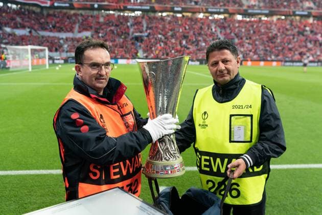 18.05.2023, xsltx, Fussball UEFA Europa League, Bayer 04 Leverkusen - AS Rom emspor, v.l. Objekt der Begierde, der Pokal der Europa League (DFL DFB REGULATIONS PROHIBIT ANY USE OF PHOTOGRAPHS as IMAGE SEQUENCES and or QUASI-VIDEO) Leverkusen
