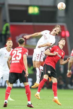 Germany, Leverkusen, 18.05.2023, BayArena, Bayer 04 Leverkusen - AS Rom - Uefa Europa Leaque, Edoardo Bove (AS Rom) und Florian Wirtz (Bayer 04 Leverkusen) battle for the ball Leverkusen BayArena North Rhine-Westfalia Germany
