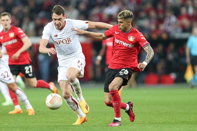 Germany, Leverkusen, 18.05.2023, BayArena, Bayer 04 Leverkusen - AS Rom - Uefa Europa Leaque, Andrea Belotti (AS Rom) und Exequiel Palacios (Bayer 04 Leverkusen) battle for the ball Leverkusen BayArena North Rhine-Westfalia Germany