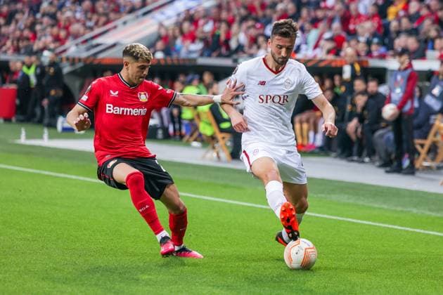 18.05.2023, Fussball, Saison 2022 2023, UEFA Europa League, Halbfinale, UEL, Bayer 04 Leverkusen - AS Rom, v. l. Exequiel Palacios (Bayer 04 Leverkusen), Bryan Cristante (AS Rom), Leverkusen BayArena NRW Deutschland xRHR-FOTO DEx Copyright: RHR-FOTO DennisxEwertx RHR-FOTO DE
