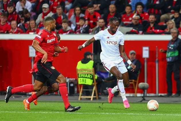 Flanke von Tammy Abraham (AS Roma) Bayer 04 Leverkusen vs. AS Roma, Fussball, Europaleague, Halbfinale, Rueckspiel, Spielzeit 2022 2023, 18.05.2023 Foto: kolbert-press Ant Palmer Leverkusen NRW Deutschland