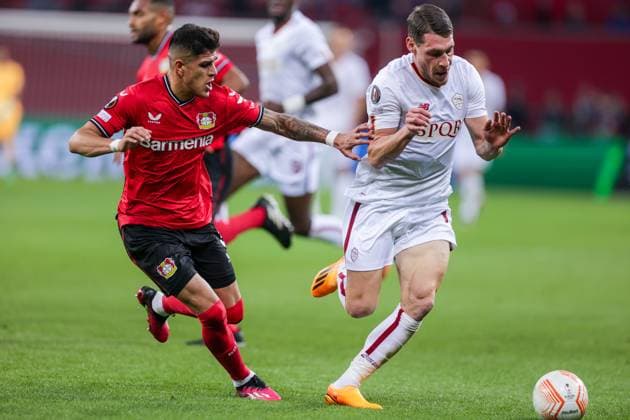 18.05.2023, Fussball, Saison 2022 2023, UEFA Europa League, Halbfinale, UEL, Bayer 04 Leverkusen - AS Rom, v. l. Piero Hincapie (Bayer 04 Leverkusen), Andrea Belotti (AS Rom), Leverkusen BayArena NRW Deutschland xRHR-FOTO DEx Copyright: RHR-FOTO DennisxEwertx RHR-FOTO DE