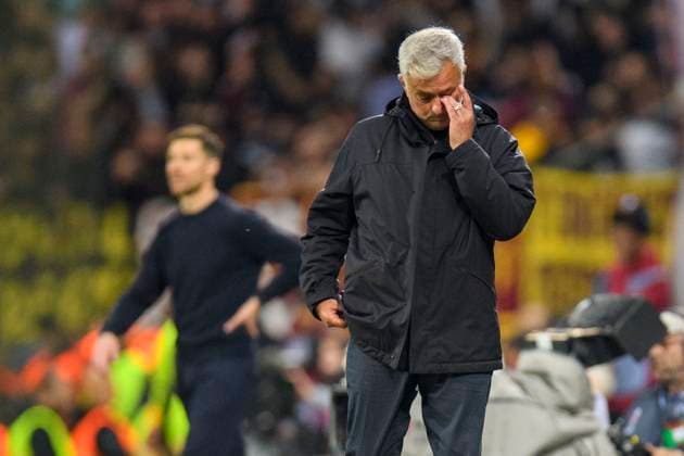 Fußball: Europa League, Saison 2022 2023, Halbfinale, Bayer 04 Leverkusen - AS Rom am 18.05.2023 in Leverkusen (Nordrhein-Westfalen). Rom s Chef-Trainer Jose Mourinho steht an der Seitenlinie, Enttäuschung, Mimik, Copyright: xChristopherxNeundorfx xKirchnerxMediax
