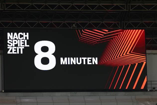 Nachspielzeit, anzeige, Bayer 04 Leverkusen vs. AS Roma, Fussball, Europaleague, Halbfinale, Rueckspiel, Spielzeit 2022 2023, 18.05.2023 Foto: kolbert-press Ant Palmer Leverkusen NRW Deutschland