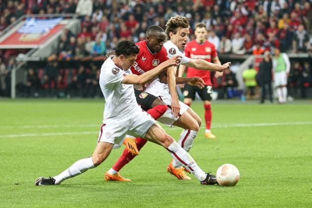 Germany, Leverkusen, 18.05.2023, BayArena, Bayer 04 Leverkusen - AS Rom - Uefa Europa Leaque, Roger Ibanez (AS Rom), Moussa Diaby (Bayer 04 (Bayer 04 Leverkusen) und Edoardo Bove (AS Rom) battle for the ball Leverkusen BayArena North Rhine-Westfalia Germany