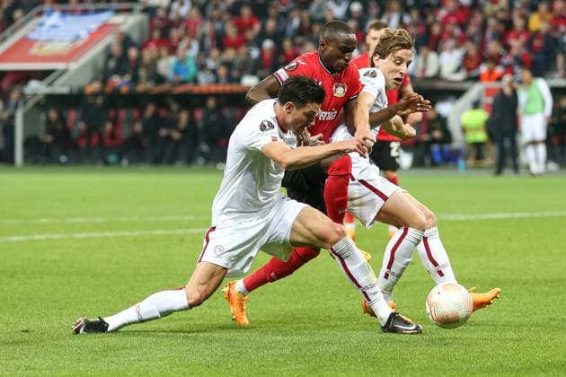 Germany, Leverkusen, 18.05.2023, BayArena, Bayer 04 Leverkusen - AS Rom - Uefa Europa Leaque, Roger Ibanez (AS Rom), Moussa Diaby (Bayer 04 (Bayer 04 Leverkusen) und Edoardo Bove (AS Rom) battle for the ball Leverkusen BayArena North Rhine-Westfalia Germany
