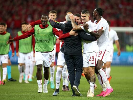 18.05.2023, Fussball UEFA Europa League 2022 2023, Halbfinale, Bayer 04 Leverkusen - AS Roma, in der BayArena Leverkusen Schlussjubel AS Rom