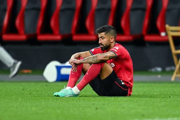 GER, Europa League, Halbfinale, Bayer 04 Leverkusen - AS Rom 18.05.2023, BayArena , Leverkusen , GER, Europa League, Halbfinale, Bayer 04 Leverkusen - AS Rom im Bild picture shows Kerem Demirbay (Bayer Leverkusen 10) sitzt enttäuscht enttaeuscht am Boden.