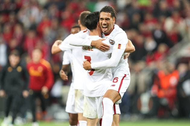 Germany, Leverkusen, 18.05.2023, BayArena, Bayer 04 Leverkusen - AS Rom - Uefa Europa Leaque, Roger Ibanez (AS Rom) und Chris Smalling (AS Rom) celebrate after winning Leverkusen BayArena North Rhine-Westfalia Germany