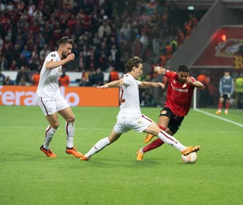 18.05.2023, xsltx, Fussball UEFA Europa League, Bayer 04 Leverkusen - AS Rom emspor, v.l. Bryan Cristante (AS Rom), Edoardo Bove (AS Rom), Amine Adli (Bayer 04 Leverkusen) (DFL DFB REGULATIONS PROHIBIT ANY USE OF PHOTOGRAPHS as IMAGE SEQUENCES and or QUASI-VIDEO) Leverkusen