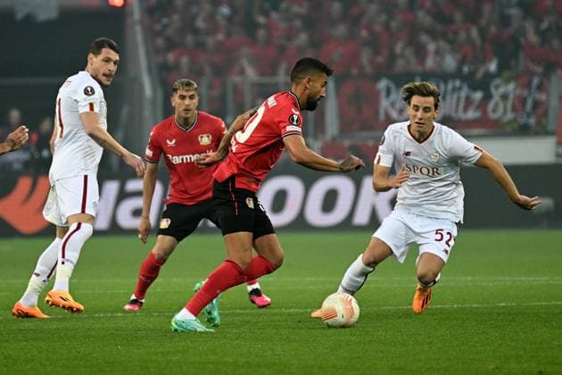 18.05.2023, xjhx, Fussball UEFA Europa League, Bayer 04 Leverkusen - AS Rom emspor, v.l. Kerem Demirbay (Bayer Leverkusen) Edoardo Bove (AS Rom) Zweikampf, Aktion, action, battle for the ball (UEFA REGULATIONS PROHIBIT ANY USE OF PHOTOGRAPHS as IMAGE SEQUENCES and or QUASI-VIDEO) Leverkusen