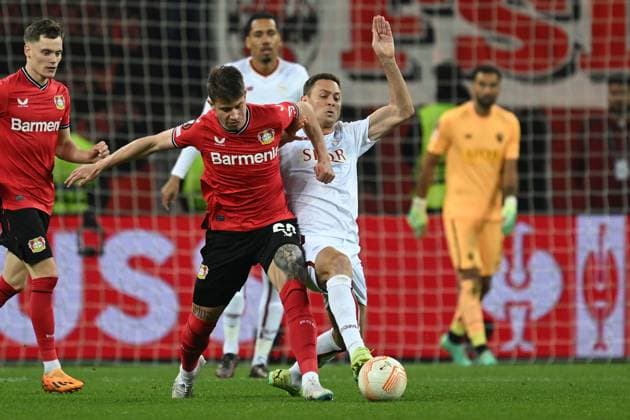 18.05.2023, xjhx, Fussball UEFA Europa League, Bayer 04 Leverkusen - AS Rom emspor, v.l. Adam Hlozek (Bayer Leverkusen) Nemanja Matic (AS Rom) Zweikampf, Aktion, action, battle for the ball (UEFA REGULATIONS PROHIBIT ANY USE OF PHOTOGRAPHS as IMAGE SEQUENCES and or QUASI-VIDEO) Leverkusen