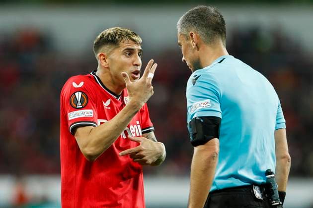 Exequiel PALACIOS (Bayer 04 Leverkusen, 25) diskutiert. Leverkusen, Fussball UEFA Europa League Halbfinale, Bayer 04 Leverkusen - AS Rom, 18.05.2023, BayArena, Leverkusen. UEFA regulations prohibit any use of photographs as image sequences and or quasi-video Â