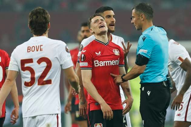 Florian WIRTZ (Bayer 04 Leverkusen, 27) verzweifelt. Leverkusen, Fussball UEFA Europa League Halbfinale, Bayer 04 Leverkusen - AS Rom, 18.05.2023, BayArena, Leverkusen. UEFA regulations prohibit any use of photographs as image sequences and or quasi-video Â