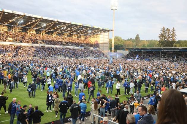 Darmstadt feiert den Aufstieg, SV Darmstadt 98 vs. FC Magdeburg, 2. Fussball-Bundesliga, Fussball, 33. Spieltag, 19.5.2023, DFL REGULATIONS PROHIBIT ANY USE OF PHOTOGRAPHS AS IMAGE SEQUENCES AND OR QUASI-hVIDEO, SV Darmstadt 98 vs. FC Magdeburg, 2. Fussball-Bundesliga, Fussball, 33. Spieltag, 19.5.2023 Darmstadt