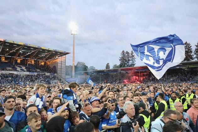19.05.2023, xdcx, Fussball 2. Bundesliga, SV Darmstadt 98 - 1. FC Magdeburg, emonline, emspor, despor, v.l., Darmstadt-Fans feiern den Bundesliga-Aufstieg DFL DFB REGULATIONS PROHIBIT ANY USE OF PHOTOGRAPHS AS IMAGE SEQUENCES AND OR QUASI-VIDEO.