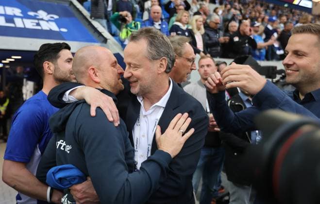Darmstadt feiert den Aufstieg, Trainer Torsten Lieberknecht, SV Darmstadt 98 vs. FC Magdeburg, 2. Fussball-Bundesliga, Fussball, 33. Spieltag, 19.5.2023, DFL REGULATIONS PROHIBIT ANY USE OF PHOTOGRAPHS AS IMAGE SEQUENCES AND OR QUASI-hVIDEO, SV Darmstadt 98 vs. FC Magdeburg, 2. Fussball-Bundesliga, Fussball, 33. Spieltag, 19.5.2023 Darmstadt