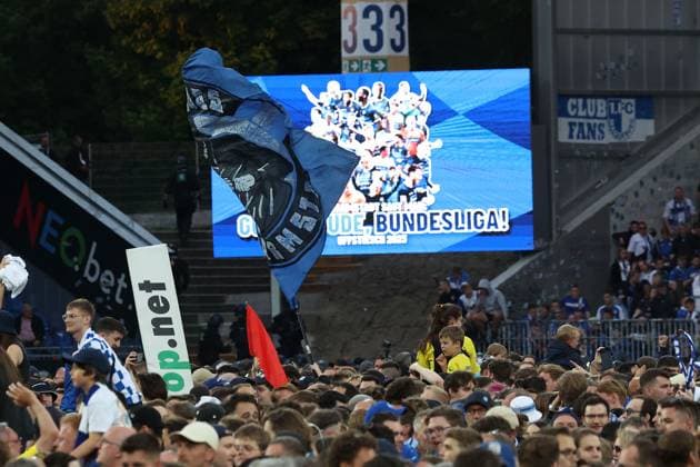 Darmstadt, 19.Mai 2024 Fussball 2. Bundesliga SV Darmstadt 98 - 1. FC Magdeburg v.l., Die fans stürmen den Platz, Gude Bundesliga (DFL DFB REGULATIONS PROHIBIT ANY USE OF PHOTOGRAPHS as IMAGE SEQUENCES and or QUASI-VIDEO)