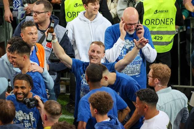 Darmstadt, 19.Mai 2024 Fussball 2. Bundesliga SV Darmstadt 98 - 1. FC Magdeburg v.l., Fabian Holland (SV Darmstadt 98) jubeln jubelt nach Spielende. (DFL DFB REGULATIONS PROHIBIT ANY USE OF PHOTOGRAPHS as IMAGE SEQUENCES and or QUASI-VIDEO)