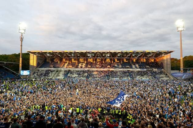 Darmstadt, 19.Mai 2024 Fussball 2. Bundesliga SV Darmstadt 98 - 1. FC Magdeburg v.l., Die fans stürmen den Platz, Fans,Stimmung, Schals, Trikots, Emotionen (DFL DFB REGULATIONS PROHIBIT ANY USE OF PHOTOGRAPHS as IMAGE SEQUENCES and or QUASI-VIDEO)