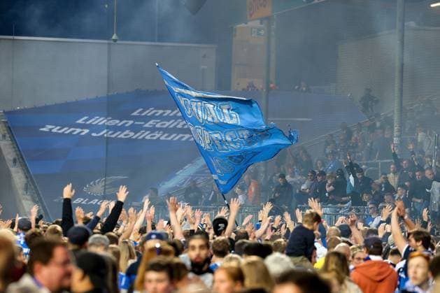 Darmstadt, 19.Mai 2024 Fussball 2. Bundesliga SV Darmstadt 98 - 1. FC Magdeburg v.l., Fans Stürmen den Platz, jubeln jubelt nach Spielende, Fans,Stimmung, Schals, Trikots, Emotionen (DFL DFB REGULATIONS PROHIBIT ANY USE OF PHOTOGRAPHS as IMAGE SEQUENCES and or QUASI-VIDEO)