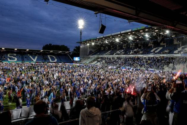 Darmstadt, 19.Mai 2024 Fussball 2. Bundesliga SV Darmstadt 98 - 1. FC Magdeburg v.l., Fans Stürmen den Platz, jubeln jubelt nach Spielende, Fans,Stimmung, Schals, Trikots, Emotionen (DFL DFB REGULATIONS PROHIBIT ANY USE OF PHOTOGRAPHS as IMAGE SEQUENCES and or QUASI-VIDEO)