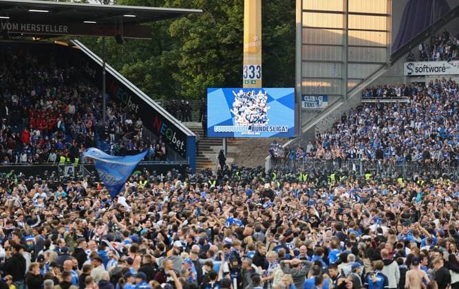19.05.2023, xdcx, Fussball 2. Bundesliga, SV Darmstadt 98 - 1. FC Magdeburg, emonline, emspor, despor, v.l., Darmstadt-Fans feiern den Bundesliga-Aufstieg DFL DFB REGULATIONS PROHIBIT ANY USE OF PHOTOGRAPHS AS IMAGE SEQUENCES AND OR QUASI-VIDEO.