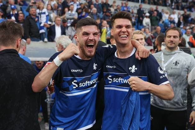 19.05.2023, xdcx, Fussball 2. Bundesliga, SV Darmstadt 98 - 1. FC Magdeburg, emonline, emspor, despor, v.l., Emir Karic (SV Darmstadt 98) und Mathias Honsak (SV Darmstadt 98) feiern den Aufstieg DFL DFB REGULATIONS PROHIBIT ANY USE OF PHOTOGRAPHS AS IMAGE SEQUENCES AND OR QUASI-VIDEO.