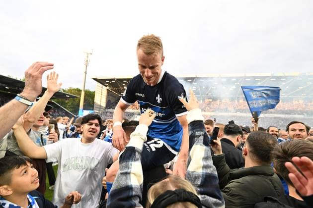 19.05.2023, xfux, Fussball 2.Bundesliga, SV Darmstadt 98 - 1.FC Magdeburg, emonline, emspor, v.l. Fabian Holland (SV Darmstadt 98) (DFL DFB REGULATIONS PROHIBIT ANY USE OF PHOTOGRAPHS as IMAGE SEQUENCES and or QUASI-VIDEO. Eine Lizenzierung des Lichtbildwerkes an den SV Darmstadt 1898 e.V. sowie Tochterunternehmen ist nicht gestattet. NO release of or sale to SV Darmstadt 1898 e.V.) Darmstadt