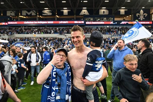 19.05.2023, xfux, Fussball 2.Bundesliga, SV Darmstadt 98 - 1.FC Magdeburg, emonline, emspor, v.l. Christoph Zimmermann (SV Darmstadt 98) (DFL DFB REGULATIONS PROHIBIT ANY USE OF PHOTOGRAPHS as IMAGE SEQUENCES and or QUASI-VIDEO. Eine Lizenzierung des Lichtbildwerkes an den SV Darmstadt 1898 e.V. sowie Tochterunternehmen ist nicht gestattet. NO release of or sale to SV Darmstadt 1898 e.V.) Darmstadt