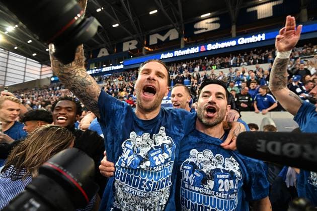 19.05.2023, xfux, Fussball 2.Bundesliga, SV Darmstadt 98 - 1.FC Magdeburg, emonline, emspor, v.l. Tobias Kempe (SV Darmstadt 98), Co Trainer Ovid Hajou (SV Darmstadt 98) (DFL DFB REGULATIONS PROHIBIT ANY USE OF PHOTOGRAPHS as IMAGE SEQUENCES and or QUASI-VIDEO. Eine Lizenzierung des Lichtbildwerkes an den SV Darmstadt 1898 e.V. sowie Tochterunternehmen ist nicht gestattet. NO release of or sale to SV Darmstadt 1898 e.V.) Darmstadt