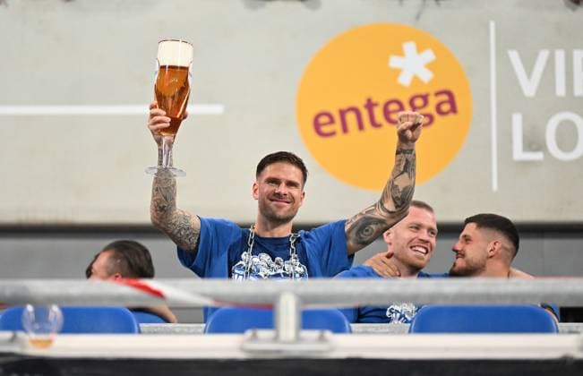 19.05.2023, xfux, Fussball 2.Bundesliga, SV Darmstadt 98 - 1.FC Magdeburg, emonline, emspor, v.l. Tobias Kempe (SV Darmstadt 98), Thomas Isherwood (SV Darmstadt 98), Emir Karic (SV Darmstadt 98) (DFL DFB REGULATIONS PROHIBIT ANY USE OF PHOTOGRAPHS as IMAGE SEQUENCES and or QUASI-VIDEO. Eine Lizenzierung des Lichtbildwerkes an den SV Darmstadt 1898 e.V. sowie Tochterunternehmen ist nicht gestattet. NO release of or sale to SV Darmstadt 1898 e.V.) Darmstadt
