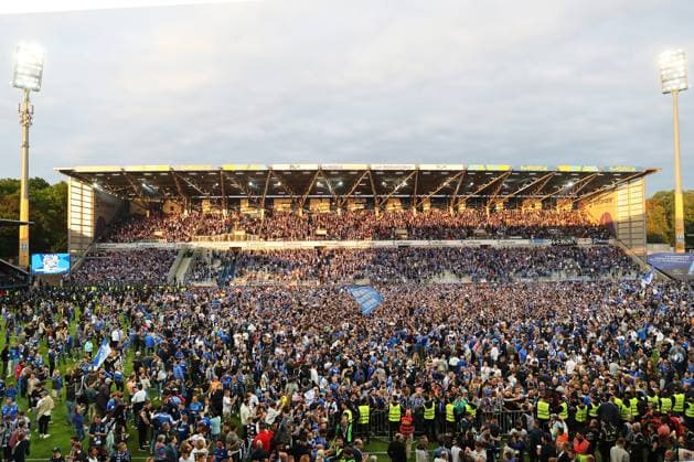 19.05.2023, xtvx, Fussball 2.Bundesliga, SV Darmstadt 98 - 1.FC Magdeburg emspor, emonline, v.l. nach dem Spiel, after the match Darmstaedter Fans Darmstadt feiert den Aufstieg (DFL DFB REGULATIONS PROHIBIT ANY USE OF PHOTOGRAPHS as IMAGE SEQUENCES and or QUASI-VIDEO) Darmstadt